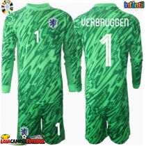 Camisa de Futebol Holanda Bart Verbruggen #1 Goleiro Equipamento Principal Infantil Europeu 2024 Manga Comprida (+ Calças curtas)